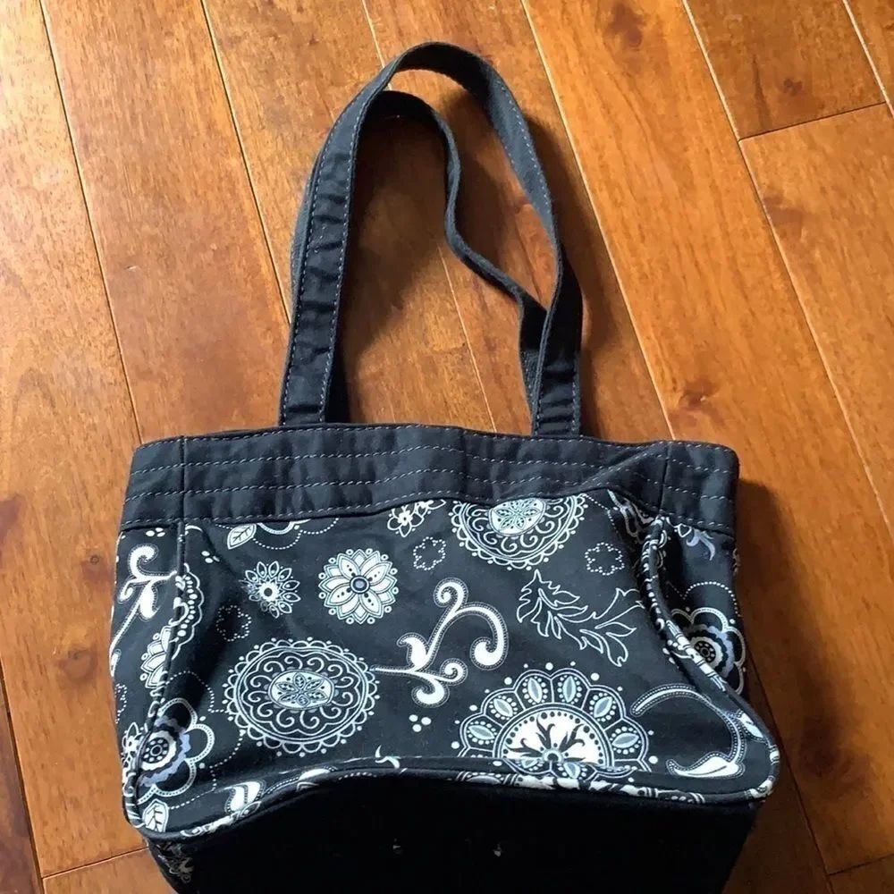Thirty one Demi Purse in Onyx Medallion print